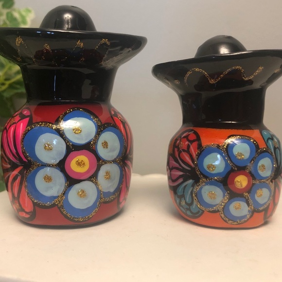 Handmade and painted salt and pepper shakers - Picture 4 of 4